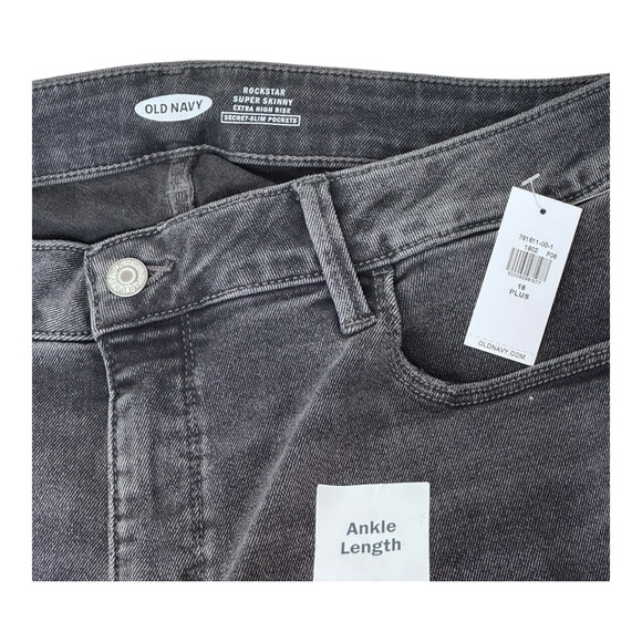 Old Navy Rockstar Super Skinny Jeans Gray Wash Distressed Knee Women’s Size 18 - Picture 3 of 6